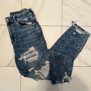 American Eagle | Curvy Distressed/Destroyed Mom Jean